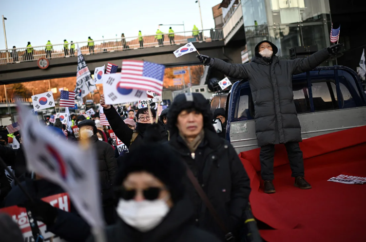 South Korean presidential guards prevent arrest of impeached Yoon after tense stand-off
